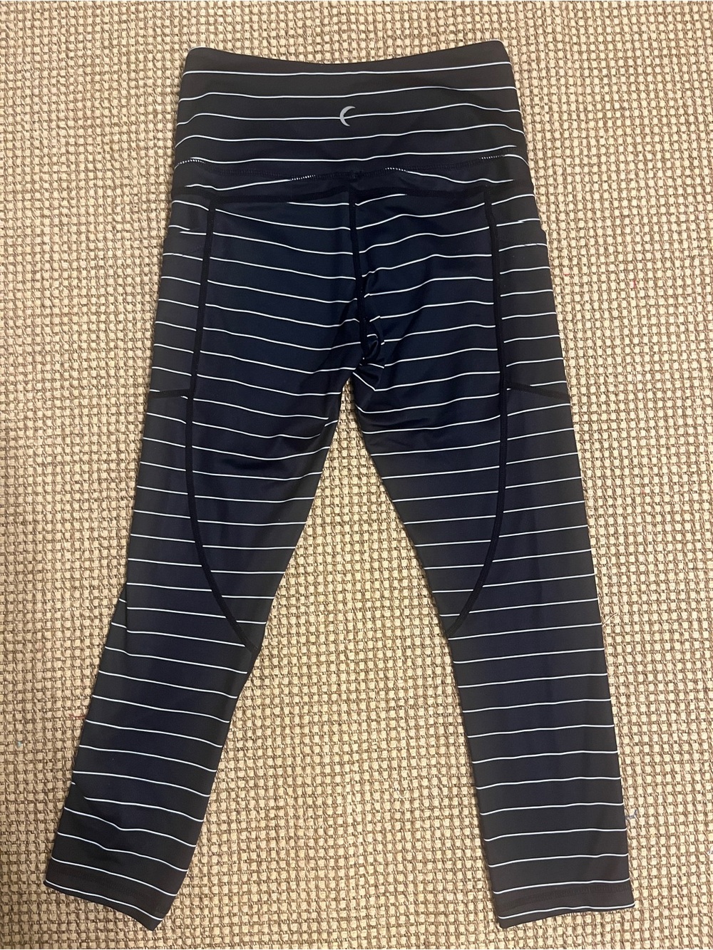 Zyia**Cropped Black Striped Leggings with Reflective Logo